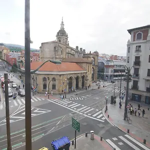 piso-grande-y-luminoso-en-el-casco-viejo-de-bilbao.basquecountryhotels.org/
