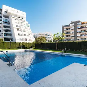 estiloso-apartamento-junto-arroyo-de-la-miel-y-puerto-marina.es-andalucia.com/